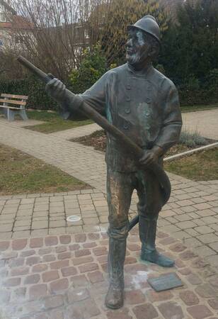 Statue des Mondspritzers