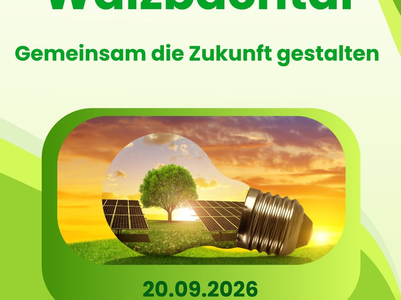 Ein Plakat für den "Energietag Walzbachtal" am 24.05.2025 zeigt eine Glühbirne, in der ein Baum und Solarpaneele vor einem Sonnenuntergang zu sehen sind, mit dem Slogan "Gemeinsam die Zukunft gestalten".