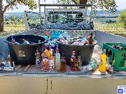Bild der gefundenen leeren und vollen Glasflaschen